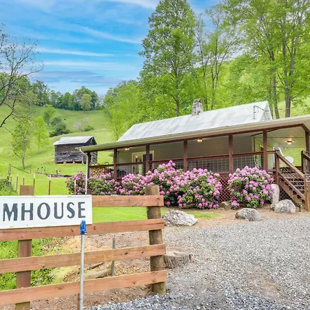 Cozy Mars Hill Farmhouse With Scenic Views